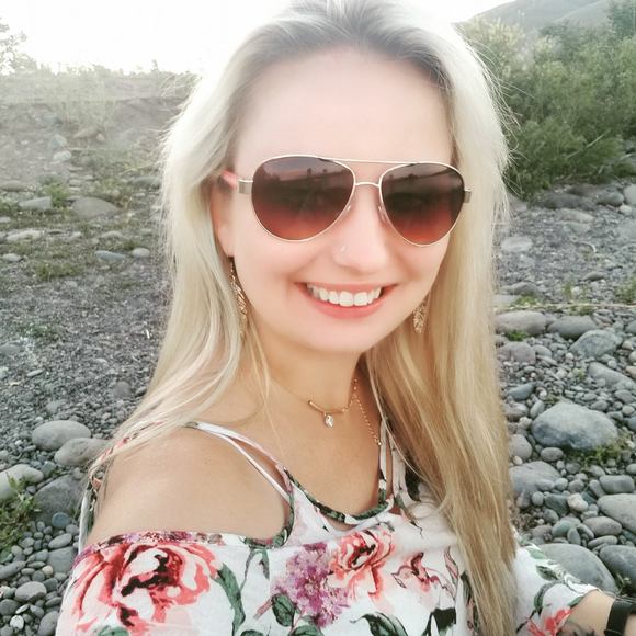 Meet your Posher, Tina - Picture 1 of 1